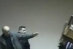 Πήραν στο κυνήγι με καρεκλιές τον υποψήφιο βουλευτή του ΠΑΣΟΚ Freddy Παρασύρη!