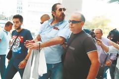 ΣΤΑ ΧΕΡΙΑ ΤΩΝ ΕΛΛΗΝΙΚΩΝ ΑΡΧΩΝ Ο ΜΑΚΗΣ ΨΩΜΙΑΔΗΣ