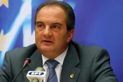 Τα δίνει όλα ο Καραμανλής!