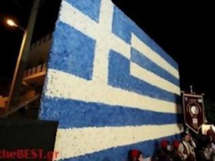 Φωτογραφία για Η μεγαλύτερη σημαία από λουλούδια στην Πάτρα