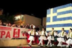 Η μεγαλύτερη γαλανόλευκη του κόσμου φτιαγμένη από άνθη