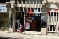 Ντροπή ανοικτά τα μαγαζιά των αλλοδαπών την πρωτομαγιά, υποστηρίζει αναγνώστης