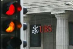UBS: Πιθανό να μην καταβληθεί μία δόση στην Ελλάδα