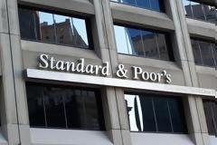 Αναβάθμιση της Ελλάδας από τη Standard & Poor's