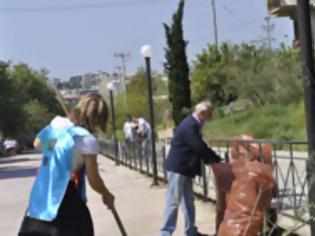 Φωτογραφία για Δήμοι και πολίτες πήραν τις σκούπες σε Νέα Ιωνία και Ηράκλειο