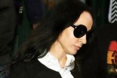 Αυτό κι αν είναι είδηση.Η Βίκυ Σταμάτη ζήτησε να της φέρουν μια λίμα για τα νύχια, ένα τσιμπιδάκι φρυδιών και μια κρέμα προσώπου!!!