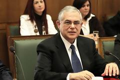 Μας δουλεύεις ρε Παπαδήμε;