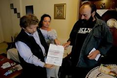 Έκοψαν το ρεύμα σε οικογένεια με 9 παιδιά!