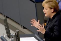 Μέρκελ: Πρέπει να απαλλαγούμε από την υπερχρέωση