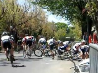 Φωτογραφία για VIDEO: Φοβερή καραμπόλα με ποδηλάτες!