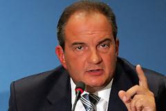 ΑΚΟΥΝ ΚΑΡΑΜΑΝΛΗΣ ΚΑΙ ΧΕΖΟΝΤΑΙ...
