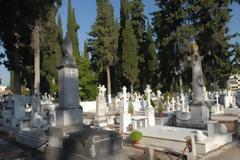 Έκλεψαν τα χρήματα από το νεκροταφείο