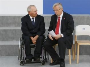 Φωτογραφία για Ο Γιούνκερ στηρίζει Σόιμπλε για πρόεδρο του Eurogroup