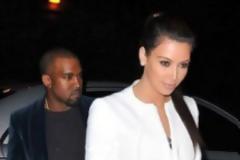 Kardashian – Γουέστ:Τους έπιασαν οι παπαράτσι να βγαίνουν από το αυτοκίνητο με κατεβασμένο παντελόνι [φωτο]