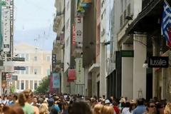 Η νεαρή τους… «κόλλησε στον τοίχο»!