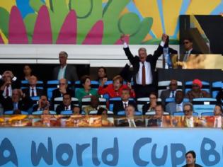 Φωτογραφία για Παγκόσμιο Κύπελλο Ποδοσφαίρου 2014: Το απίστευτο τσαντάκι της Μέρκελ έκλεψε τις εντυπώσεις