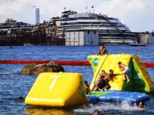 Φωτογραφία για Για παλιοσίδερα το Costa Concordia! Ξεκίνησε η ανέλκυση