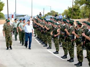 Φωτογραφία για Ποιος τραγουδιστής έδωσε υπόσχεση τιμής στις ειδικές δυνάμεις αλεξιπτωτιστών [photo]