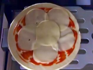 Φωτογραφία για Πίτσα από μηχάνημα σε μόλις τρία λεπτά [video + photos]