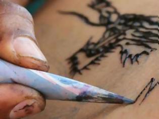 Φωτογραφία για Δείτε τι έπαθε 12χρονη από τατουάζ χένας