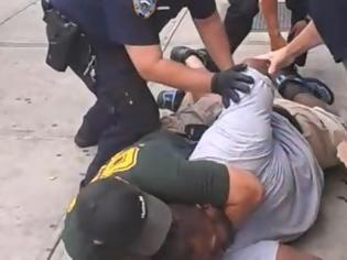 Φωτογραφία για Βίντεο που ΦΡΙΚΑΡΕΙ! Αστυνομικοί σκοτώνουν πολίτη. Δεν μπορώ να αναπνεύσω φώναζε [ΣΚΛΗΡΕΣ ΕΙΚΟΝΕΣ]