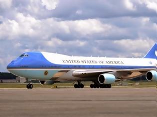 Φωτογραφία για Χάκερ κατέρριψε το αεροπλάνο του Ομπάμα - Χάος στο ίντερνετ!