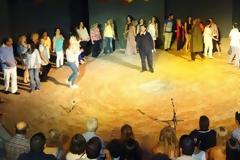 Με μεγάλη επιτυχία η θεατρική ομάδα του Κέντρου Τέχνης και Πολιτισμού Δήμου Αμαρουσίου παρουσίασε στο θέατρο της Αγίας Φιλοθέης την παράσταση «Το Μεγάλο μας Τσίρκο»