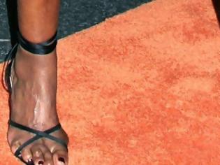 Φωτογραφία για Δείτε πασίγνωστες γυναίκες με τα πιο άθλια πόδια - Δεν θα πιστεύετε μερικές που βρίσκονται στη λίστα [photos]