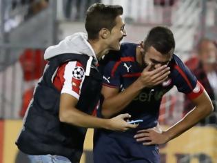 Φωτογραφία για Η selfie ΤΟΥ... ΑΙΩΝΑ ΜΕ ΜΑΝΙΑΤΗ! (ΒΙΝΤΕΟ & PHOTOS)