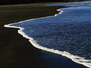 Φωτογραφία για Μαύρη άμμος: Πού βρίσκεται αυτή η μοναδική παραλία;