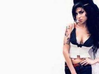 Φωτογραφία για Σπάνιο βίντεο με την Amy Winehouse κυκλοφόρησε τρια χρόνια μετά το θάνατό της... [video]