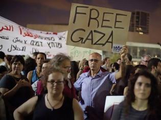 Φωτογραφία για Χιλιάδες Ισραηλινοί διαδήλωσαν κατά της επιχείρησης στη Γάζα