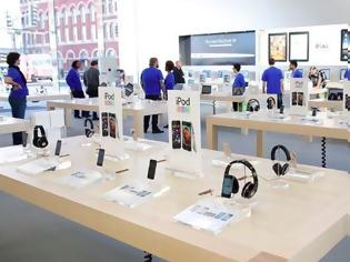 Φωτογραφία για Η Apple καταργεί τις διαφορές με τις στολές των εργαζομένων