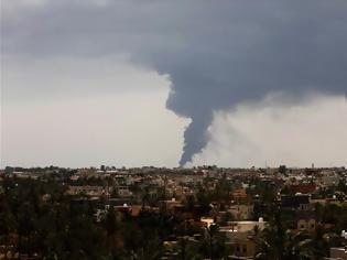 Φωτογραφία για Λιβύη: Εκτός ελέγχου η πυρκαγιά σε δεξαμενές πετρελαίου