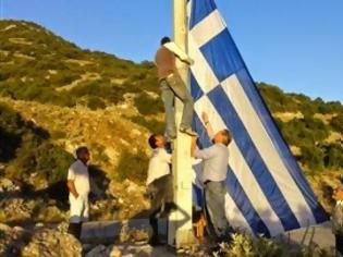 Φωτογραφία για Η μεγάλη ελληνική σημαία που κυματίζει σε χωριό του νομού Θεσπρωτίας