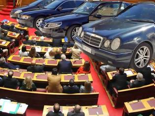Φωτογραφία για ΠΛΗΡΩΝΕ ΕΛΛΗΝΑ τα αυτοκίνητα των βο(υ)λευτών - Πόσο κοστίζουν τα leasing των 300 της Βουλής;