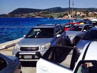 Φωτογραφία για Χαμός το πρωί στο λιμάνι της Γλύφας με τα ferry boat - Ουρές τα αυτοκίνητα