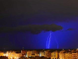 Φωτογραφία για Οι αστραπές έπεφταν...βροχή στη Ξάνθη! [video]