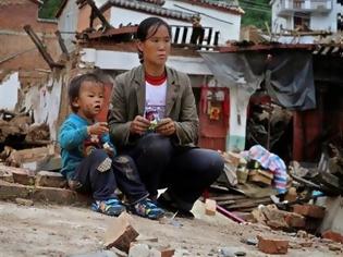Φωτογραφία για Αληθινή Ιστορία: Αγοράκι σώθηκε από θαύμα στον σεισμό της Κίνας...