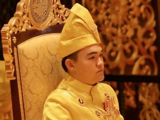 Φωτογραφία για Η βάπτιση του πρίγκιπα της Μαλαισίας προκαλεί τις αντιδράσεις της μουσουλμανικής κοινωνίας
