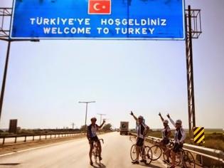 Φωτογραφία για Σε τουρκικό έδαφος, έχοντας περάσει τα σύνορα, βρίσκονται πλέον οι 3 ποδηλάτες με προορισμό την Τραπεζούντα!