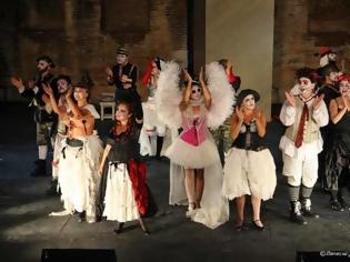 Φωτογραφία για Πάτρα: Δείτε φωτο από την παράσταση Λυσιστράτη με την Μαρία Καβογιάννη