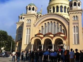 Φωτογραφία για Πάτρα: Σε κλίμα οδύνης η κηδεία του 30χρονου Κώστα Κουλούρη