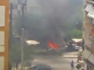 Φωτογραφία για Φωτιά σε επαγγελματικό όχημα στους Αμπελόκηπους Θεσσαλονίκης [video]