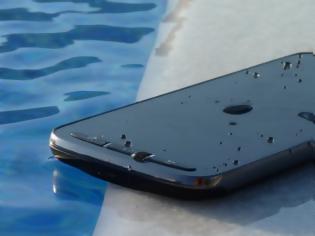 Φωτογραφία για Έπεσε το κινητό σας σε νερό; Να τι θα κάνετε!