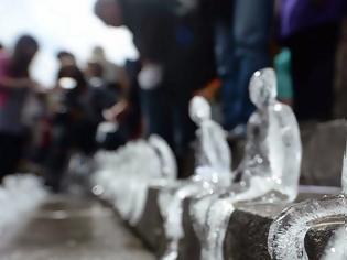 Φωτογραφία για 5000 χιλιάδες στρατιώτες φτιαγμένοι από πάγο στη μνήμη των θανόντων