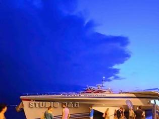 Φωτογραφία για Εκατοντάδες κόσμου στο λιμάνι του Ναυπλίου για το ηλιακό καταμαράν ΜS TURANOR PLANET SOLAR [photos]