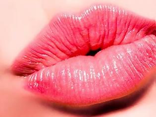 Φωτογραφία για Προσοχή: Δείτε τι μπορείτε να πάθετε από ένα φιλί