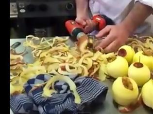 Φωτογραφία για Η απίθανη μέθοδος για να καθαρίσετε ένα μήλο σε ελάχιστα δευτερόλεπτα... [video]