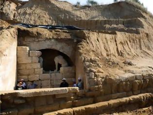 Φωτογραφία για Τασούλας: «Σε 2-3 εβδομάδες θα εισέρθουν οι αρχαιολόγοι στον τάφο της Αμφίπολης»